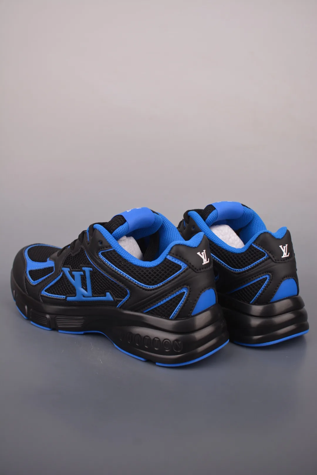 Men's Sneakers LOUIS VUITTON 17429983
