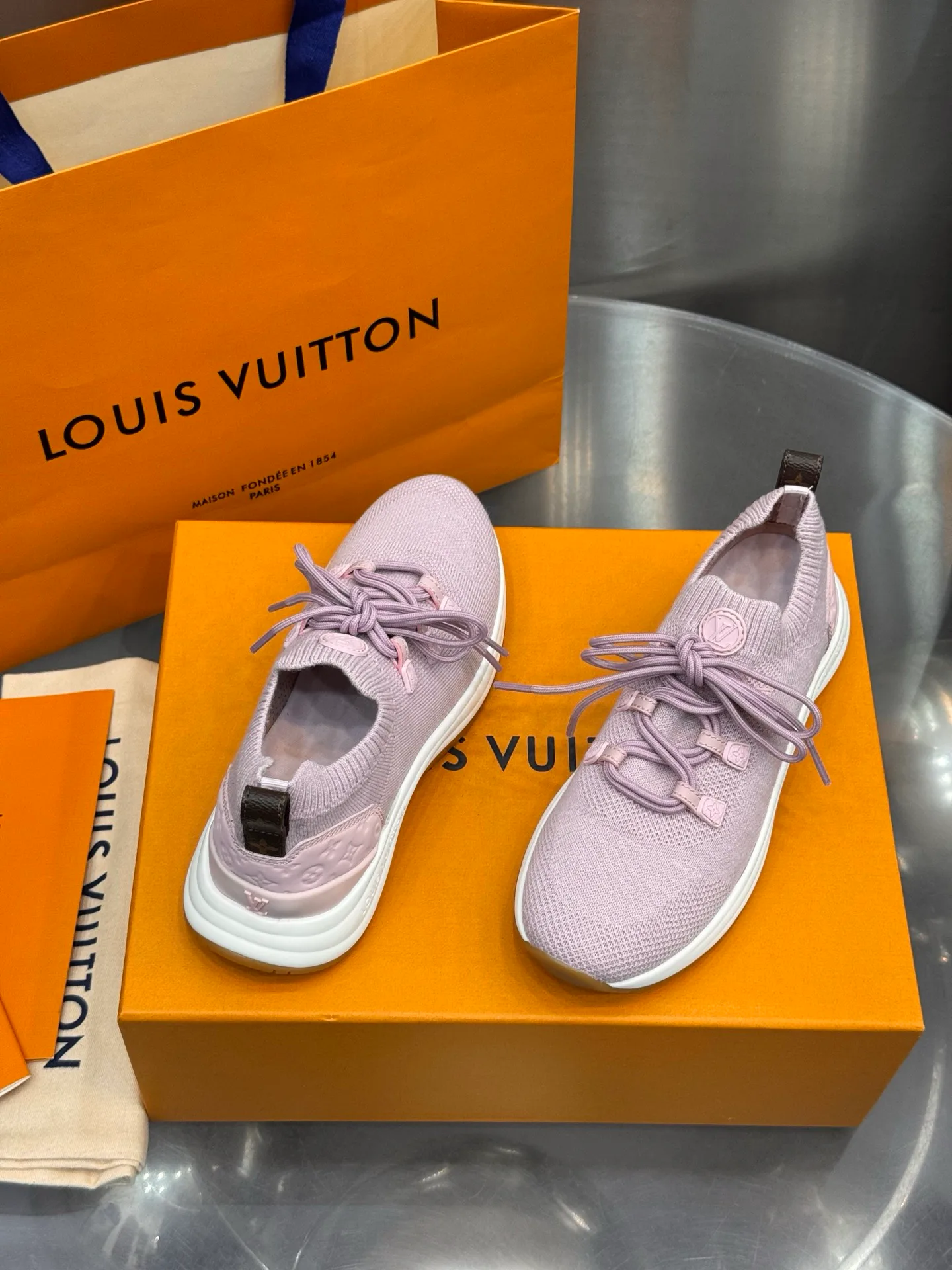 Women's Sneakers LOUIS VUITTON 18202474
