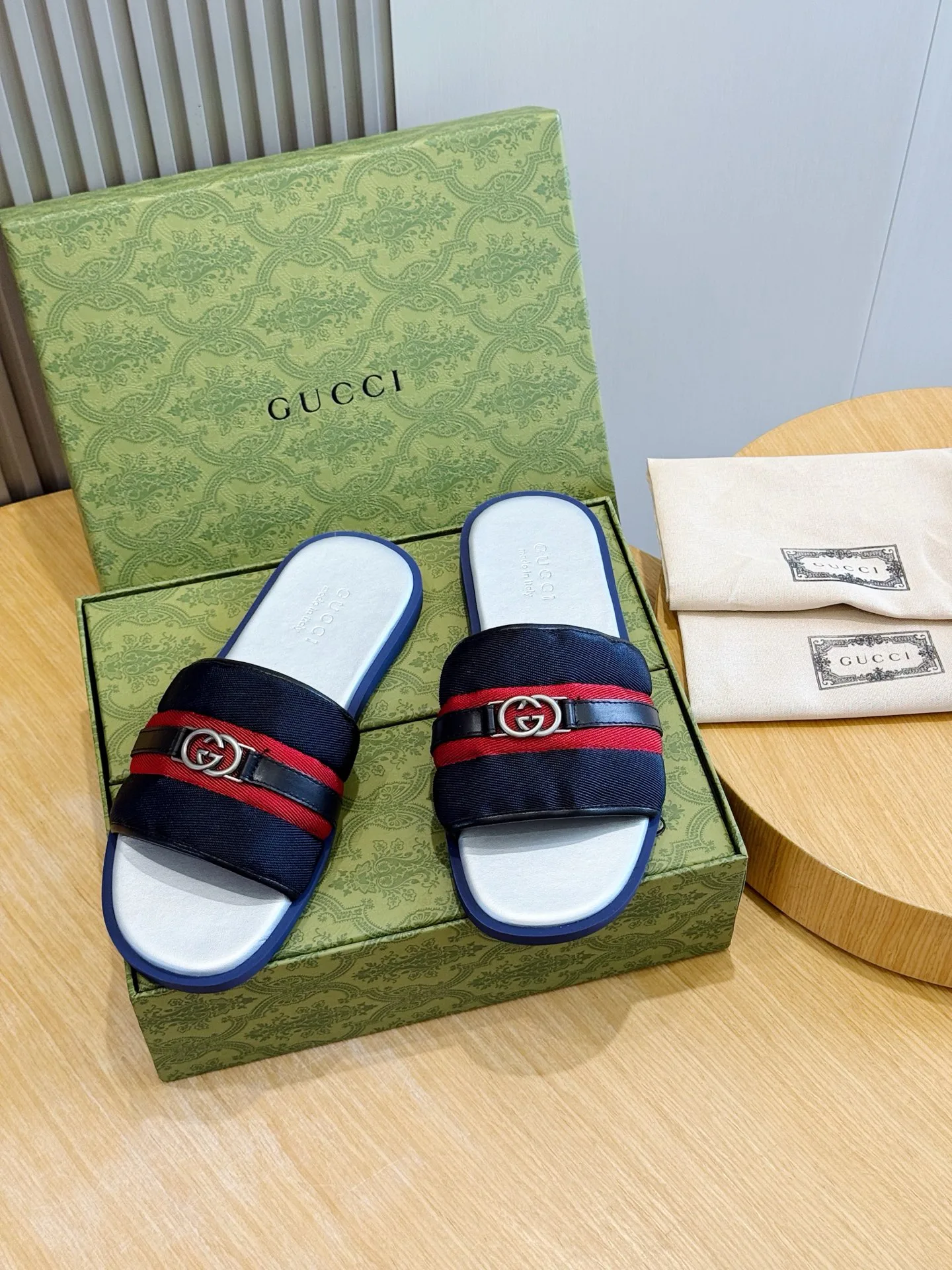 Men's Flip-Flops GUCCI 17349627