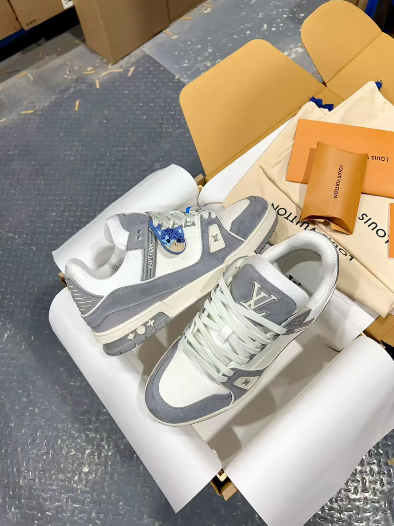 Men's Sneakers LOUIS VUITTON 18170740