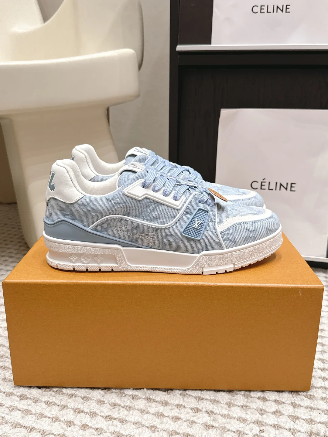 Women's Sneakers LOUIS VUITTON 17657682