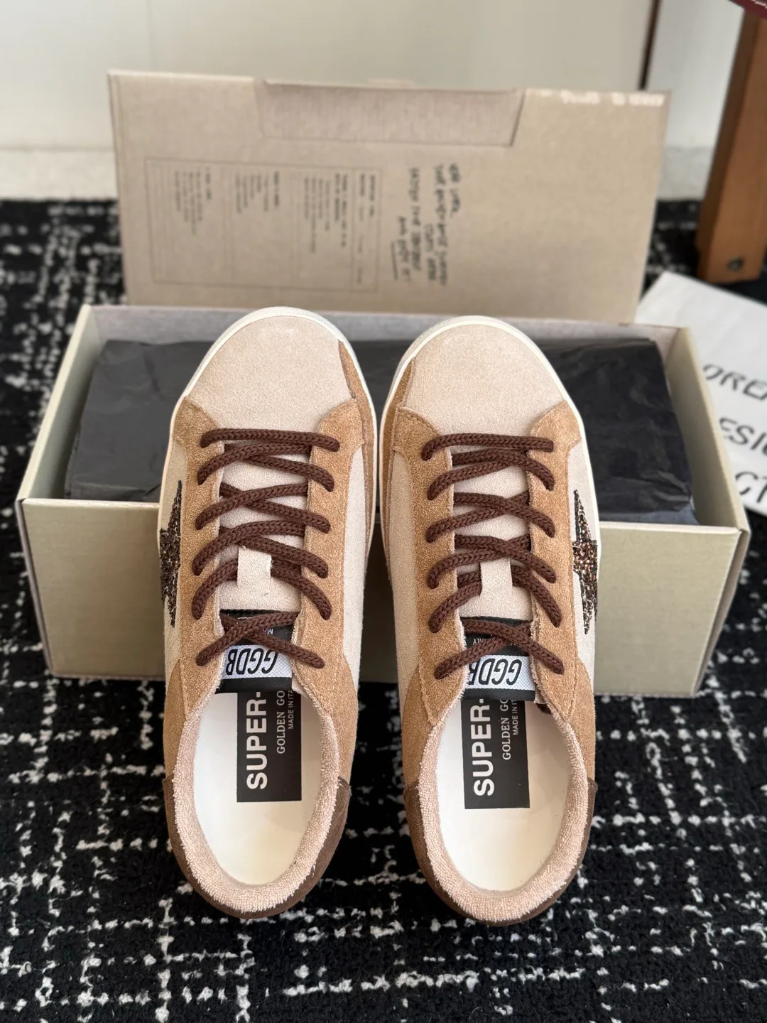 Women's Sneakers GOLDEN GOOSE 18138836