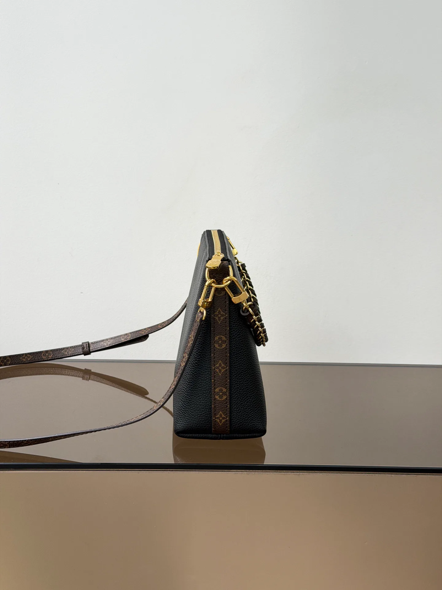 Women's Classic Handbags LOUIS VUITTON 18278228