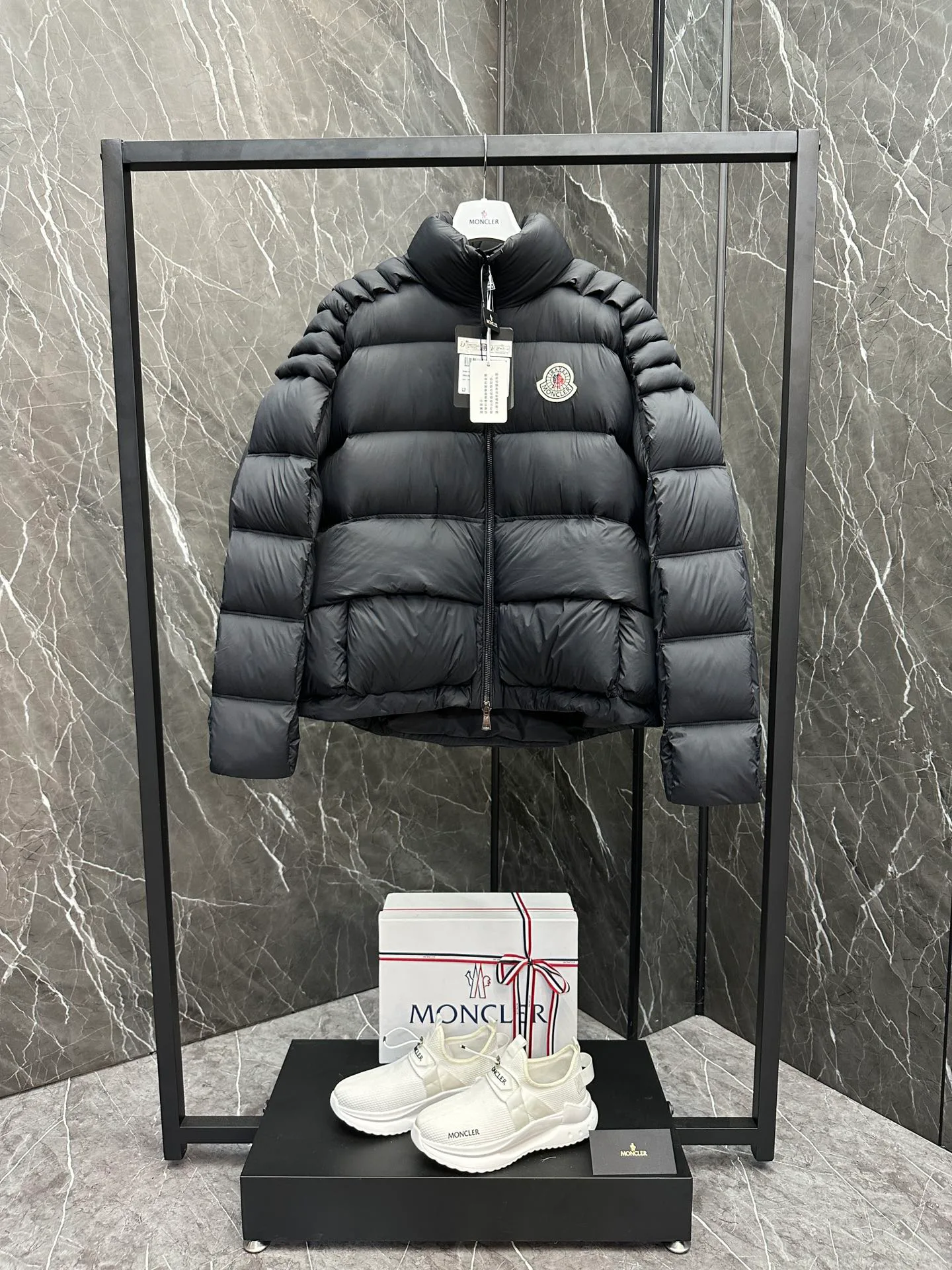 Women's Jackets And Down Jackets MONCLER 18130169
