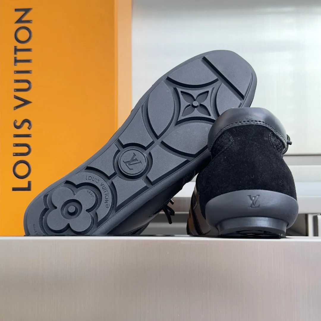 Women's Sneakers LOUIS VUITTON 17950616