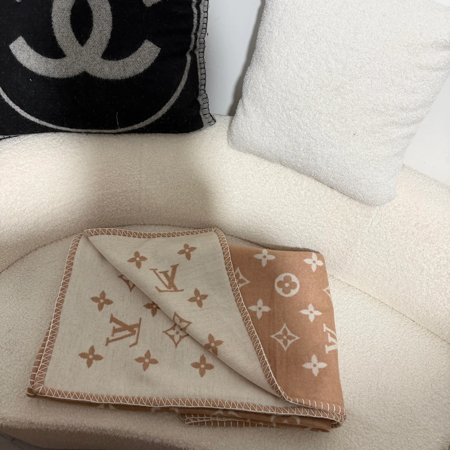Textiles LOUIS VUITTON 18141146