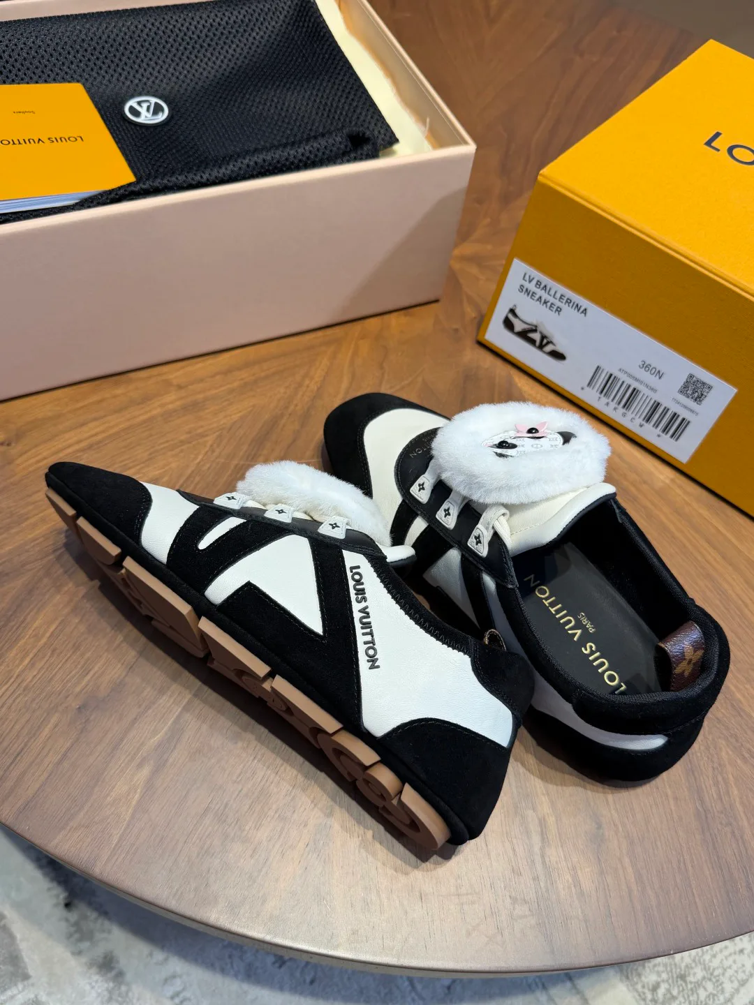 Women's Sneakers LOUIS VUITTON 18161998
