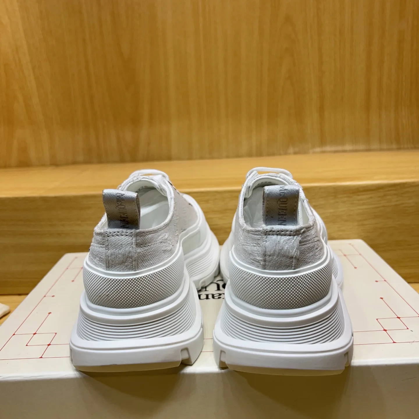 Women's Sneakers ALEXANDER MCQUEEN 17545164