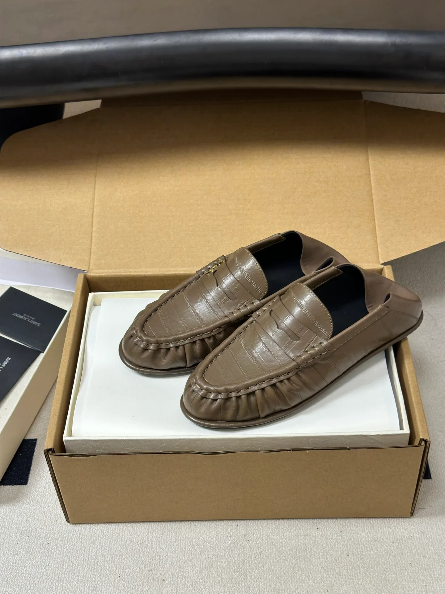 Women's Loafers And Moccasins SAINT LAURENT 18049119