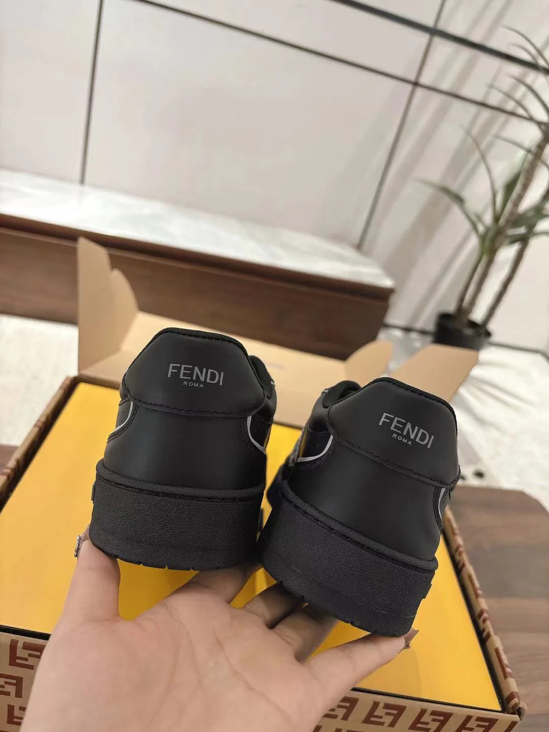Women's Sneakers FENDI 18219518