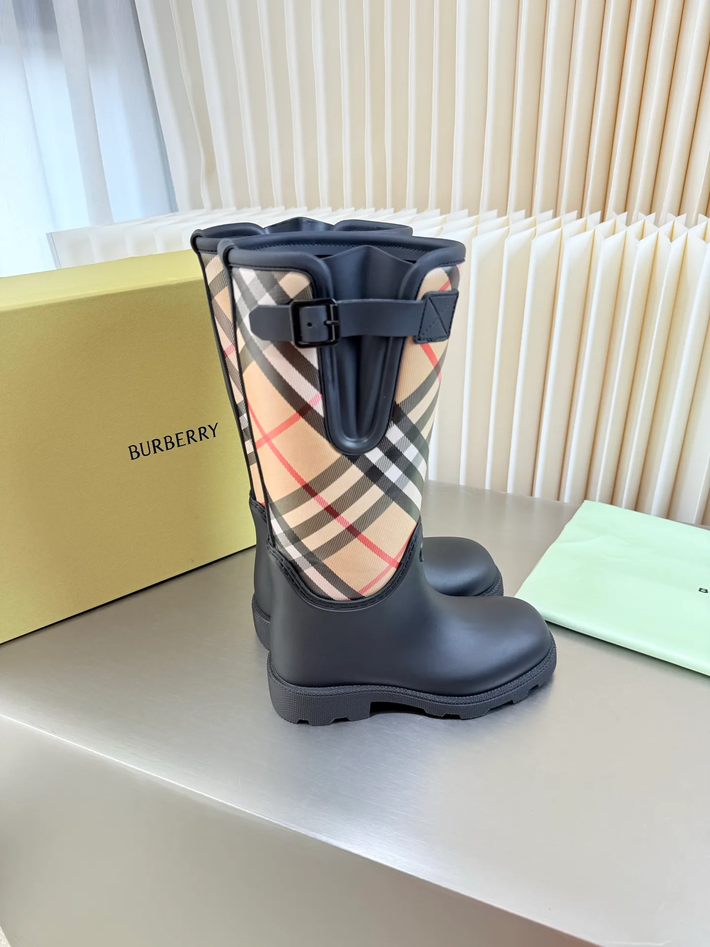 Women's Boots BURBERRY 18152392