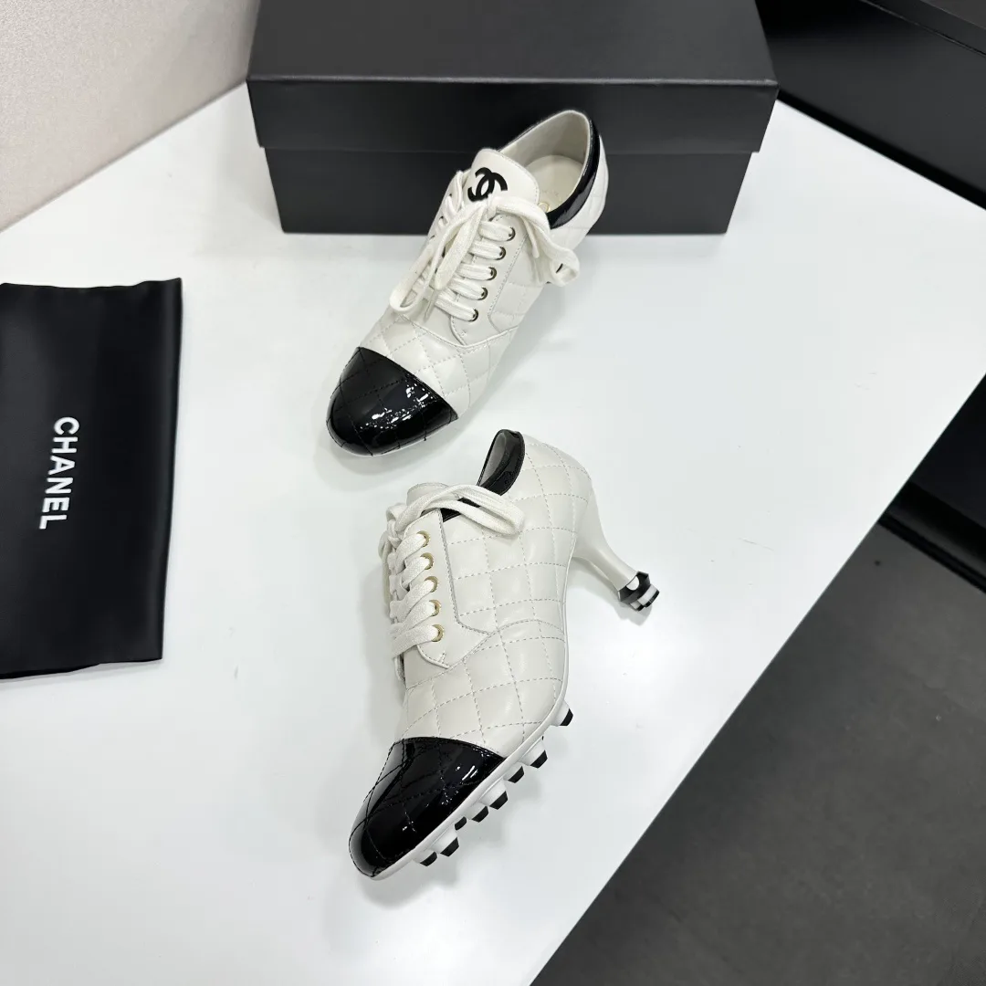 Women's Sneakers CHANEL 18436128