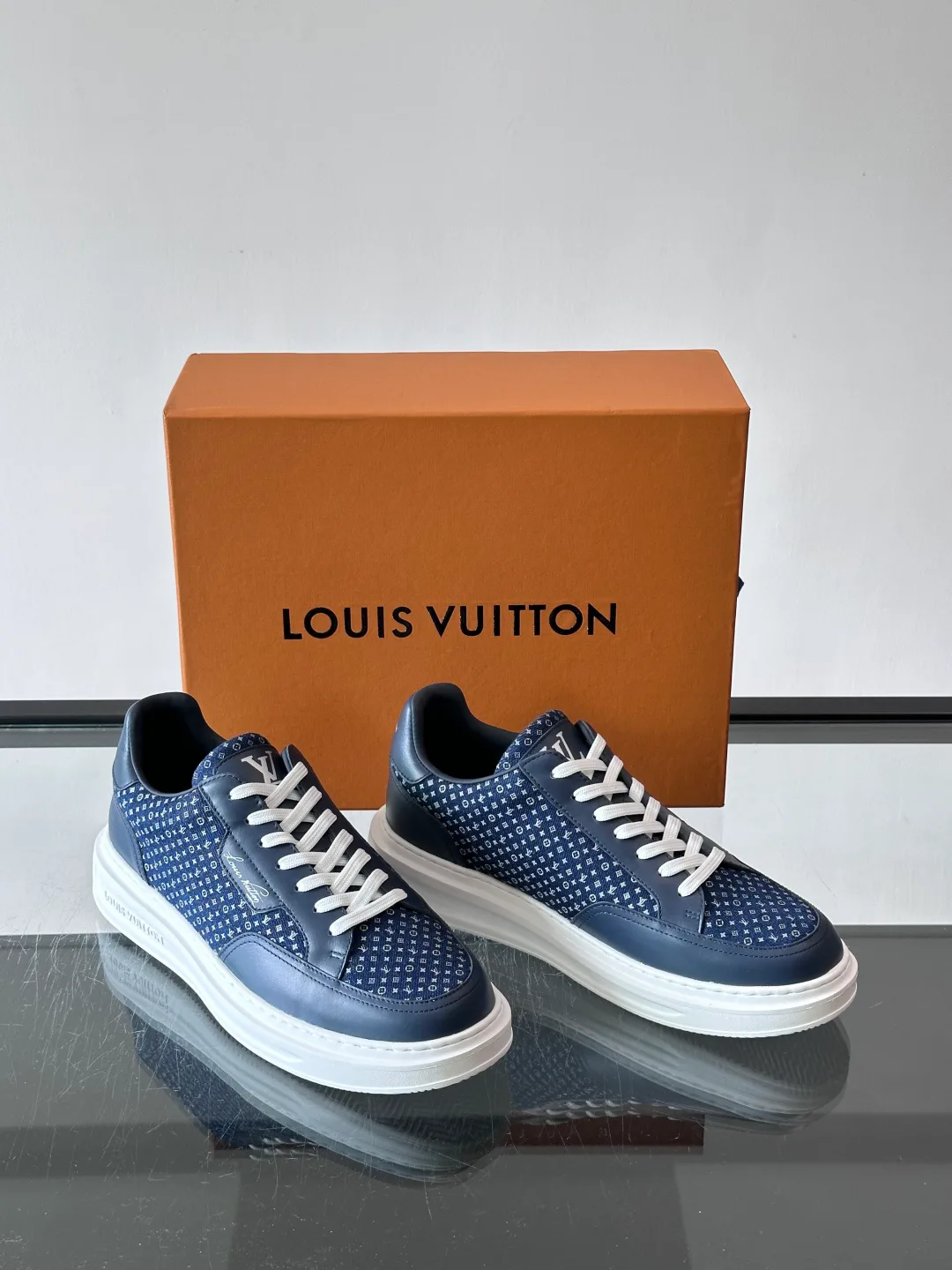 Women's Sneakers LOUIS VUITTON 18119008
