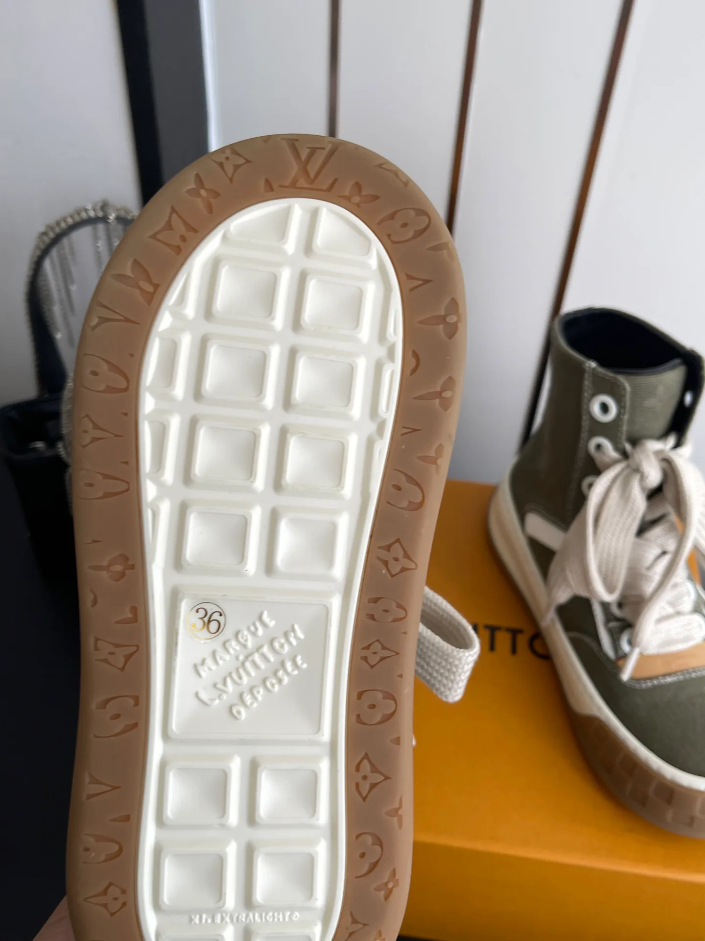 Women's Sneakers LOUIS VUITTON 17673243