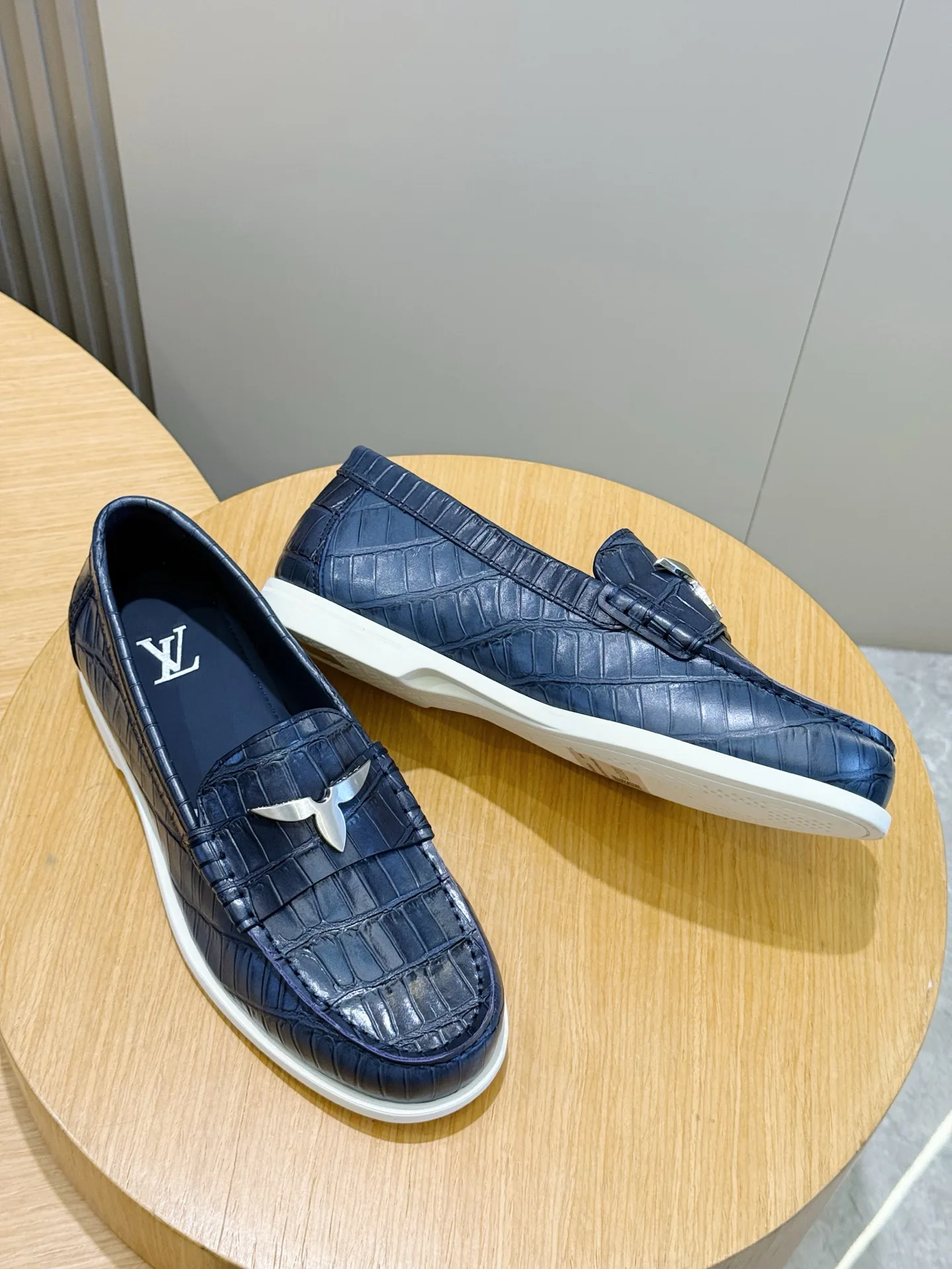 Women's Loafers And Moccasins LOUIS VUITTON 17914083