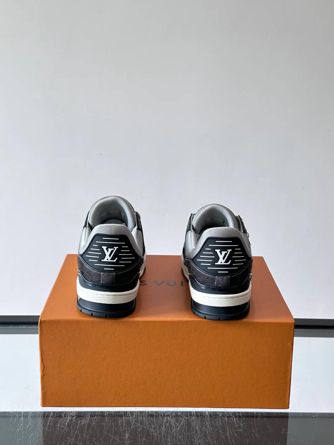 Women's Sneakers LOUIS VUITTON 17914079