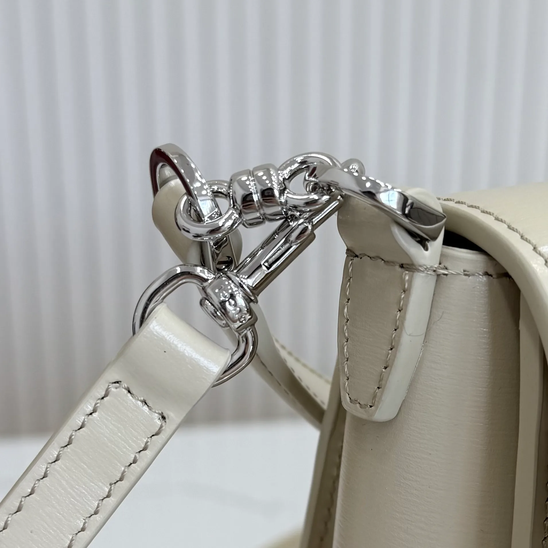 Women's Classic Handbags GUCCI 18262341