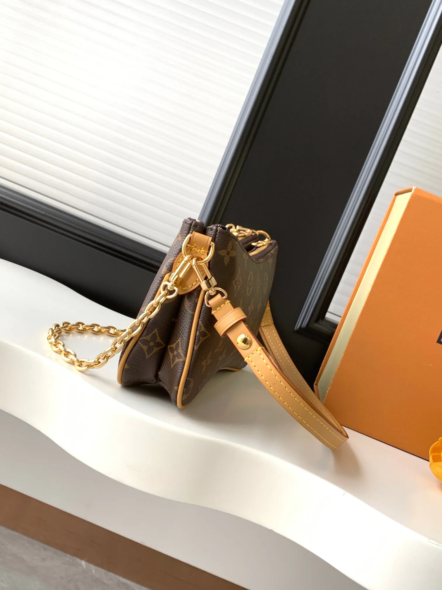Women's Classic Handbags LOUIS VUITTON 18153209