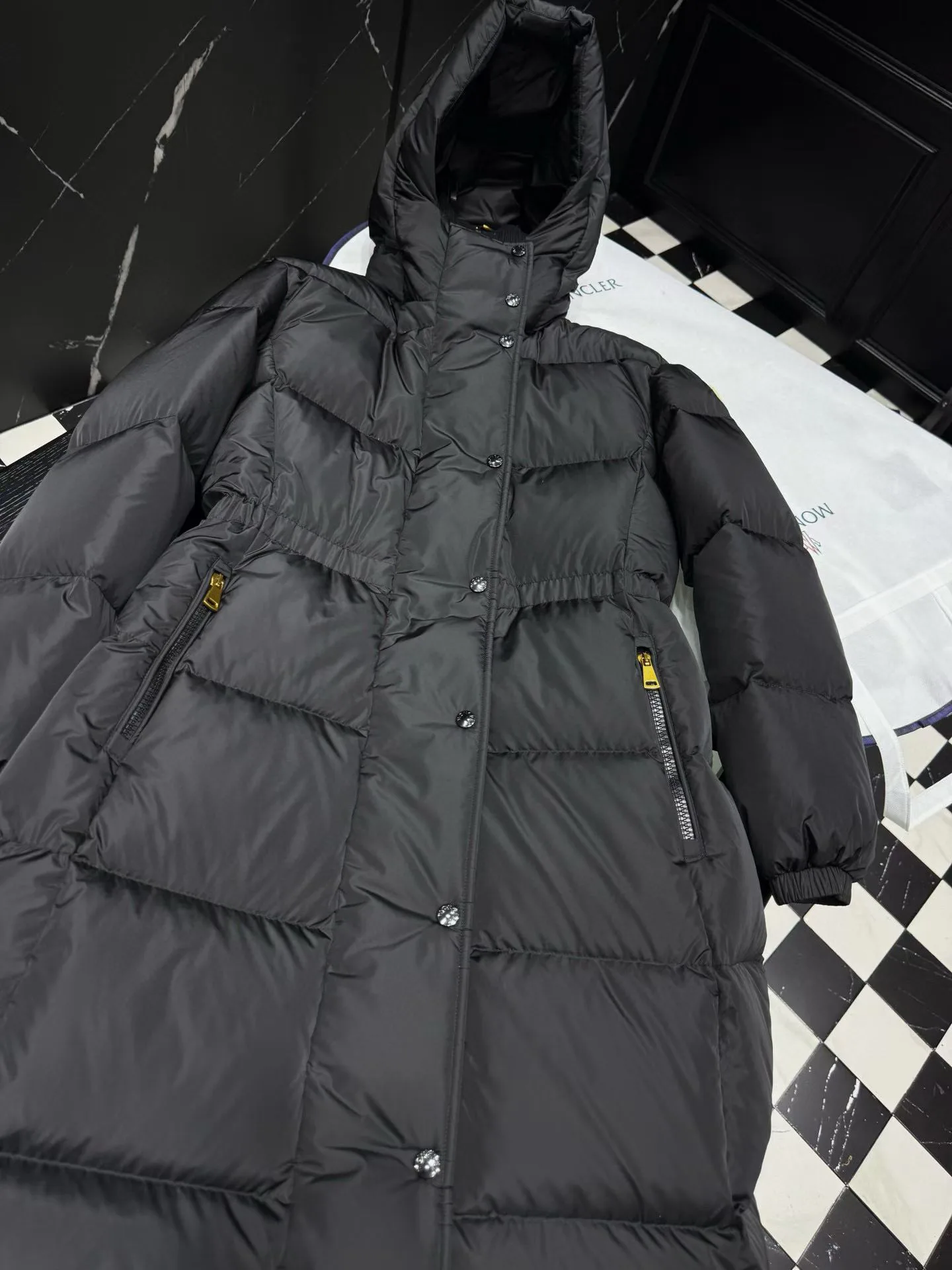 Women's Jackets And Down Jackets MONCLER 17810373