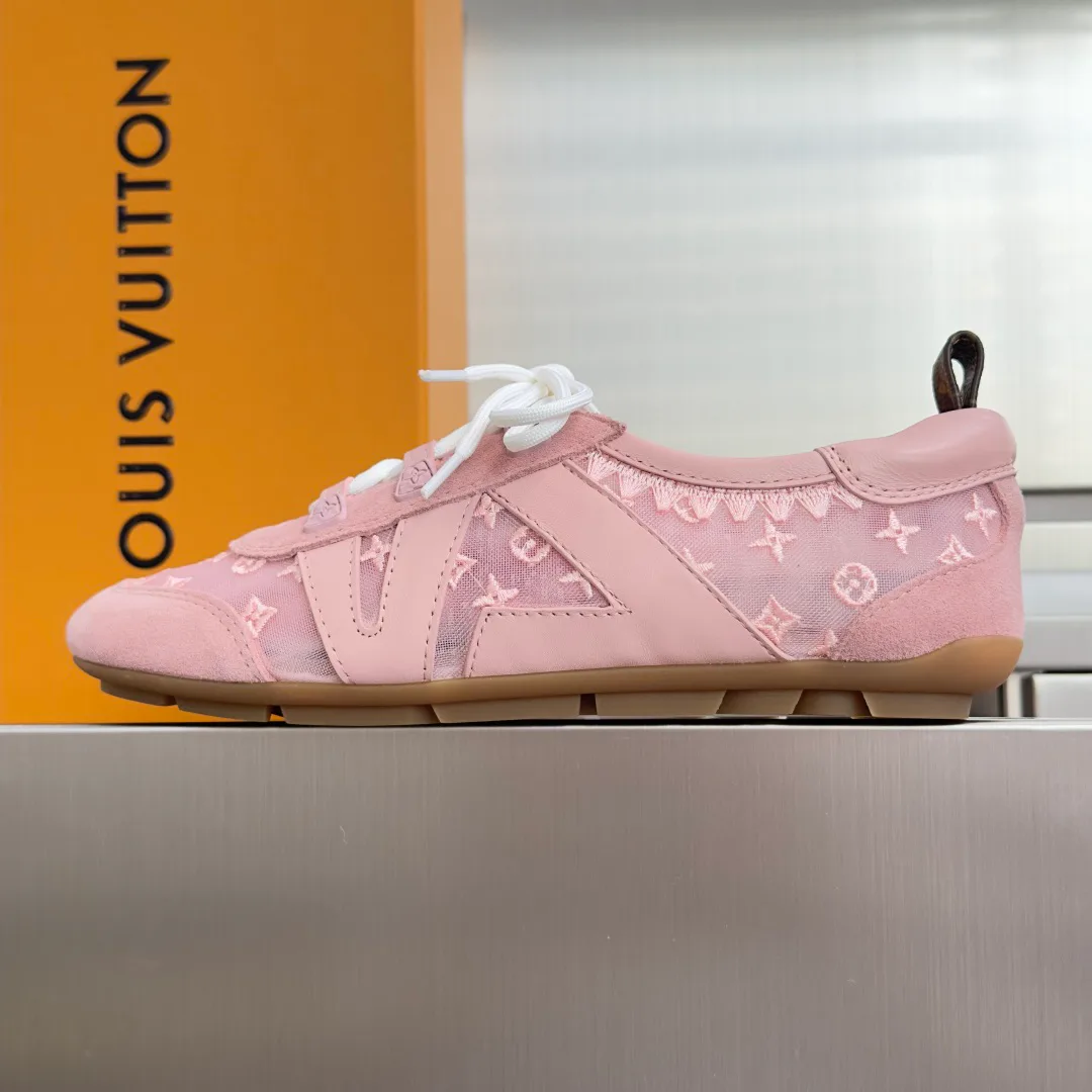 Women's Sneakers LOUIS VUITTON 18083475