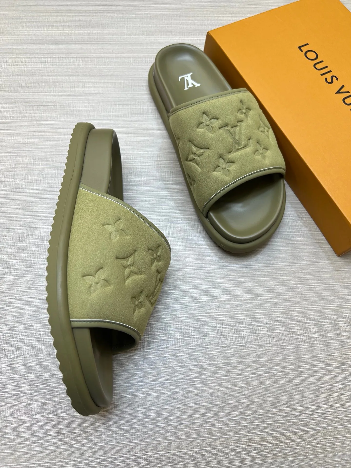 Women's Flip-Flops LOUIS VUITTON 18011814