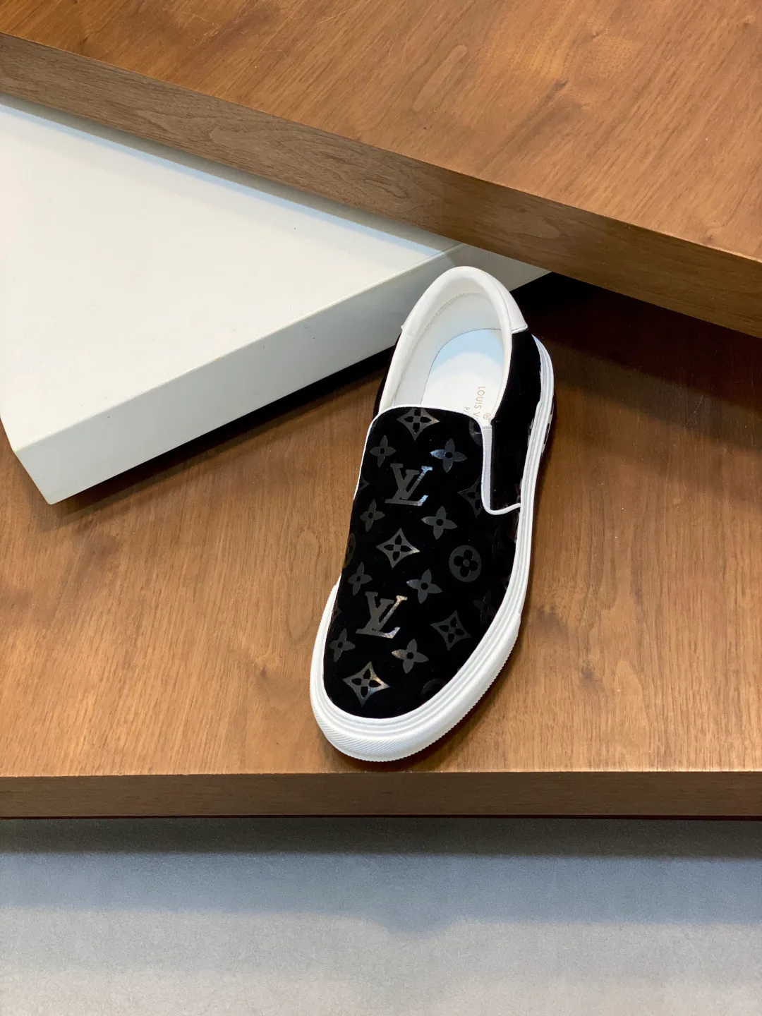 Men's Sneakers LOUIS VUITTON 17934201