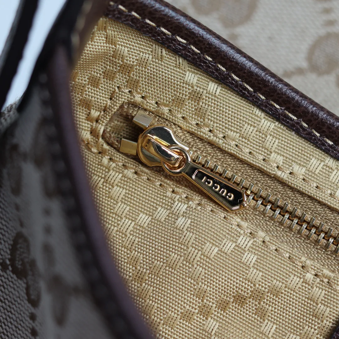 Women's Classic Handbags GUCCI 17947814