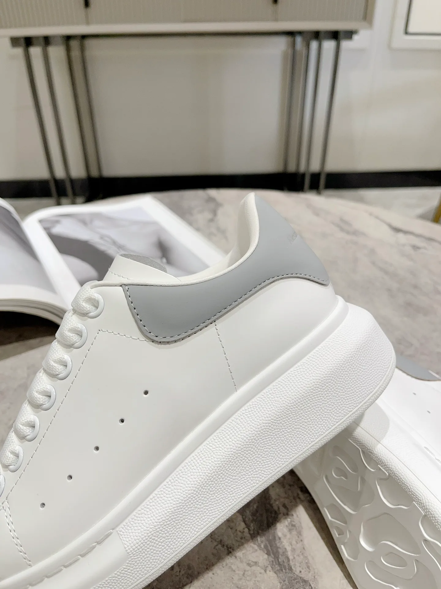 Women's Sneakers ALEXANDER MCQUEEN 18373666