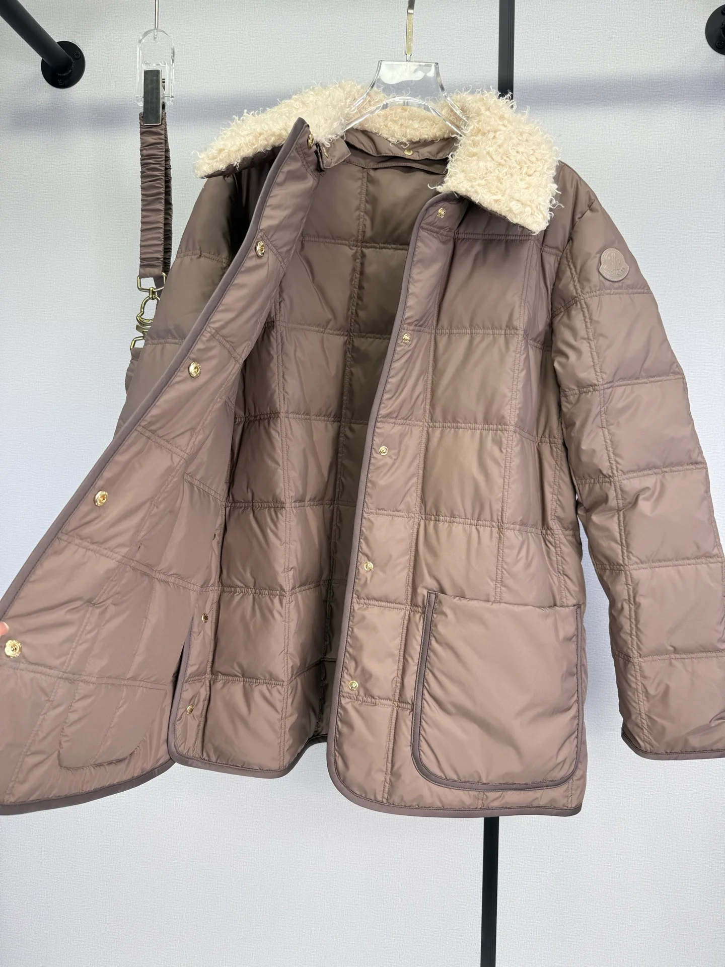 Women's Jackets And Down Jackets MONCLER 18022132