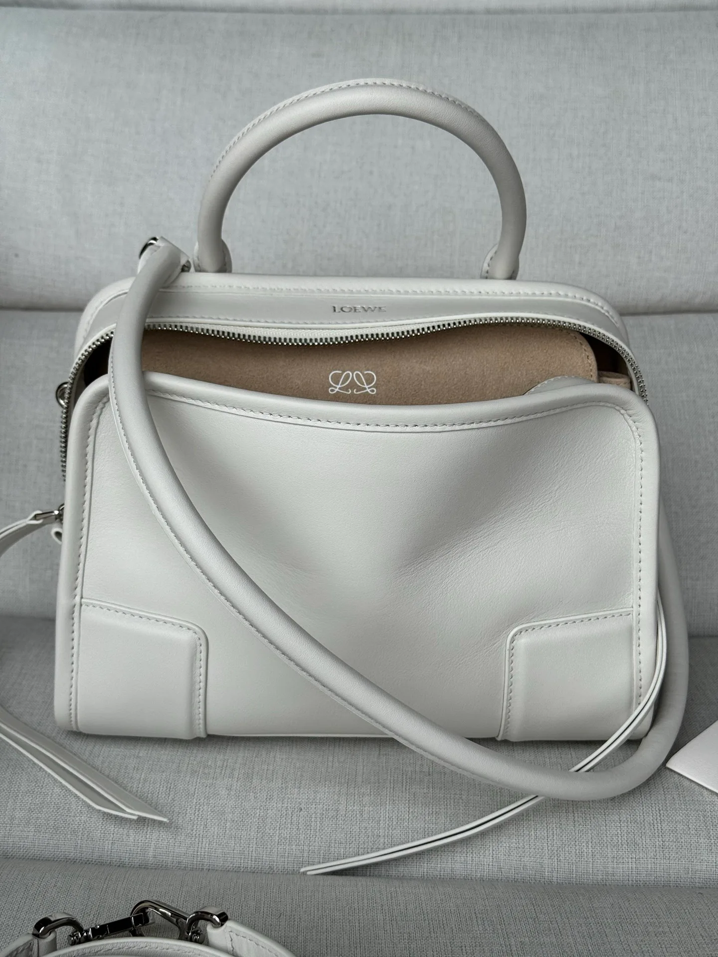 Women's Classic Handbags LOEWE 17927647