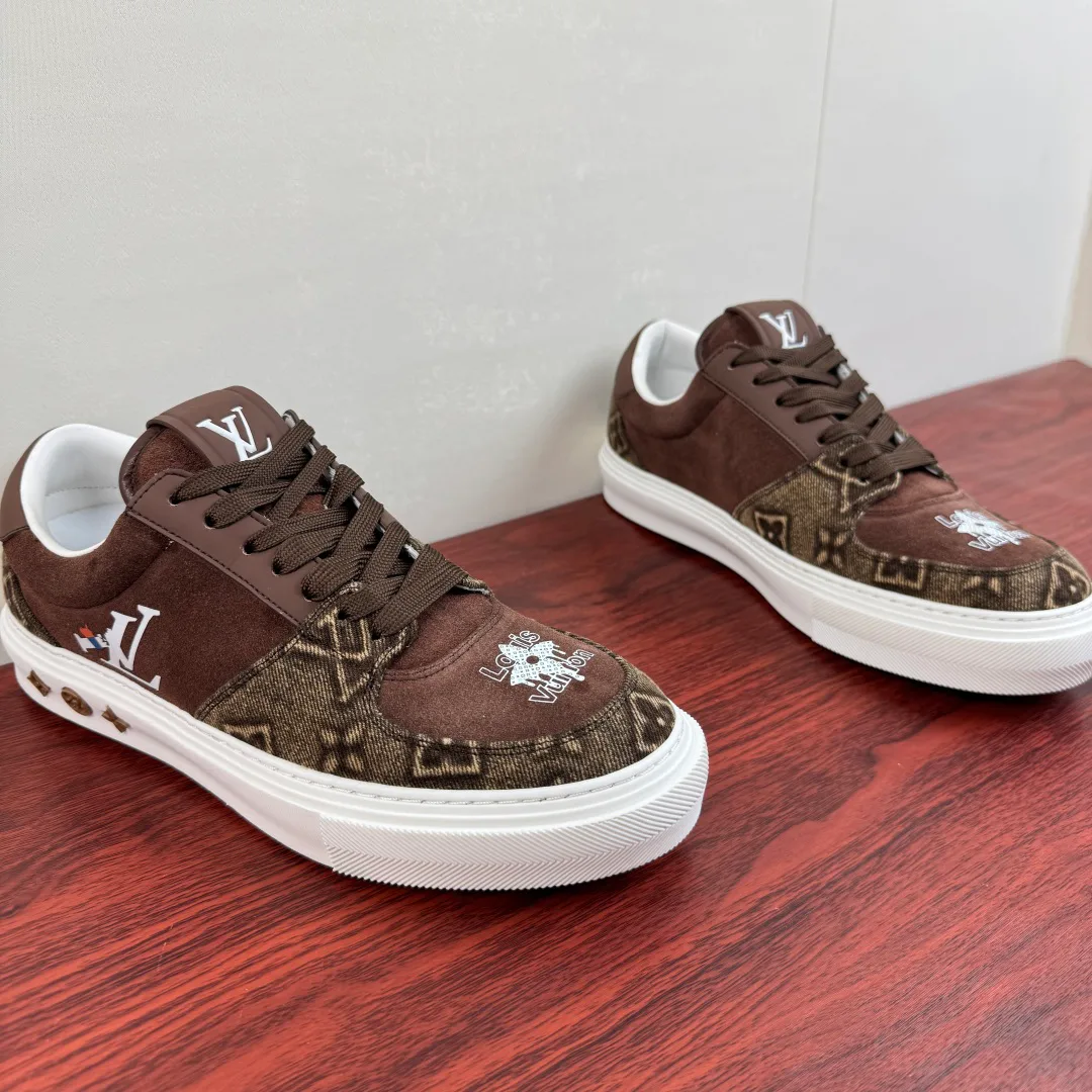 Men's Sneakers LOUIS VUITTON 18100491