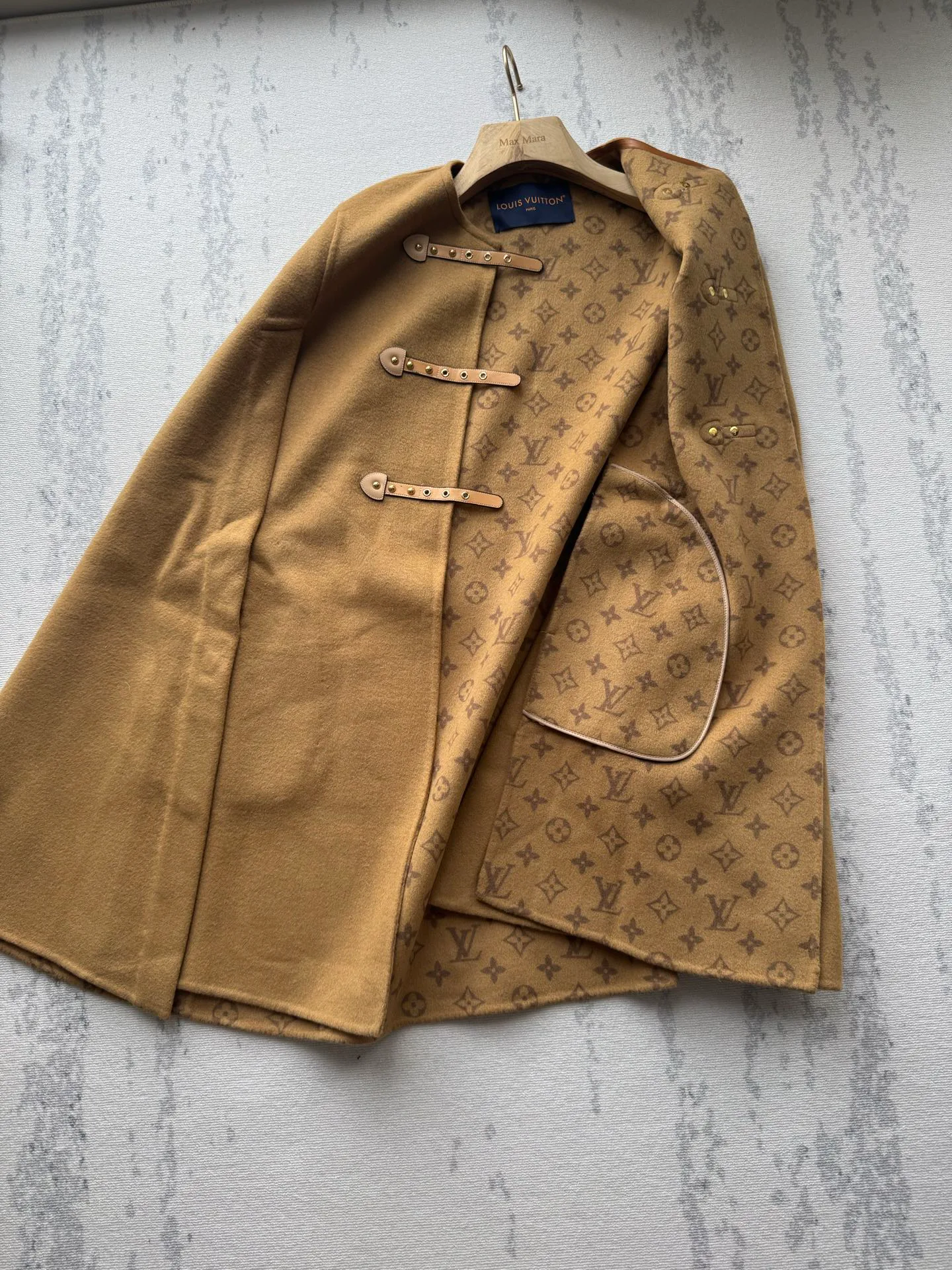 Women's Coats LOUIS VUITTON 18361593