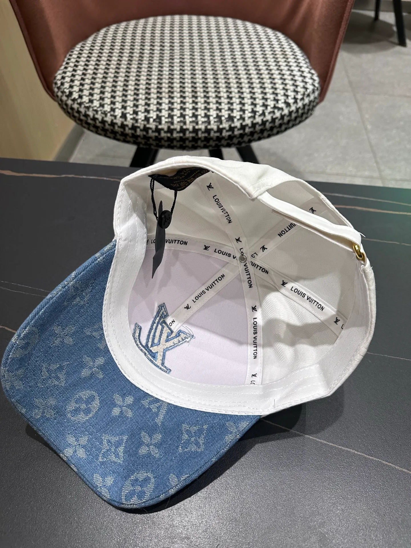 Hats LOUIS VUITTON 18478992