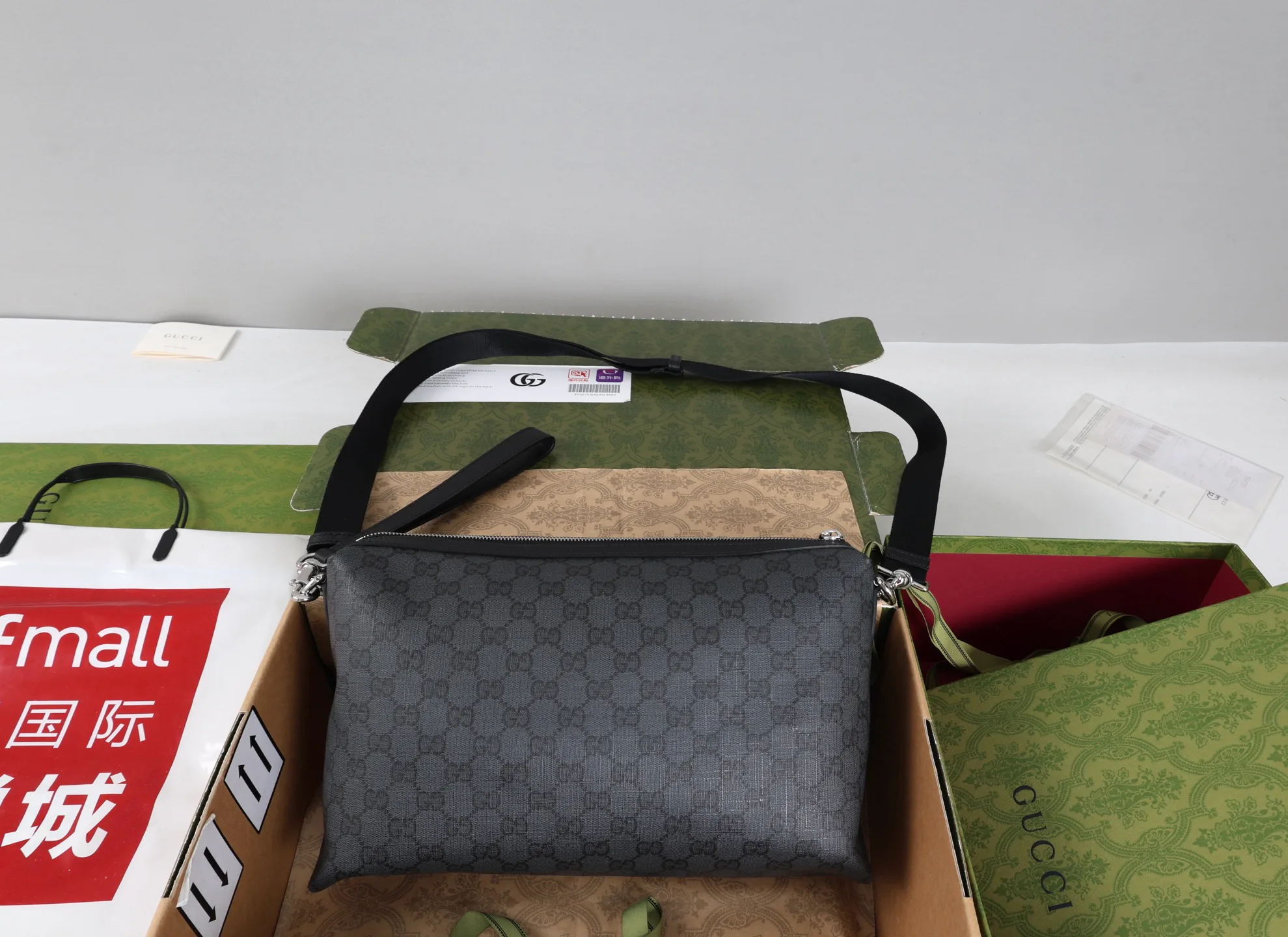 Women's Shoulder Bags GUCCI 18250596