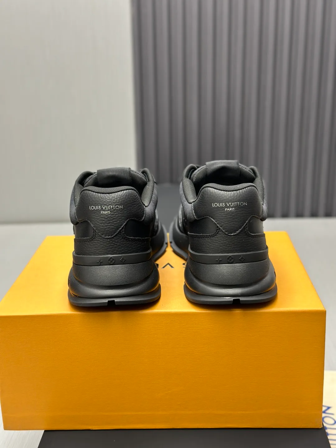 Women's Sneakers LOUIS VUITTON 18212264