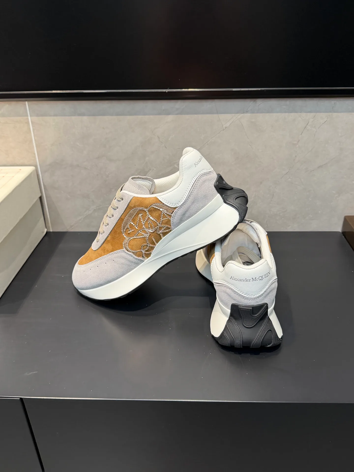 Women's Sneakers ALEXANDER MCQUEEN 18363886