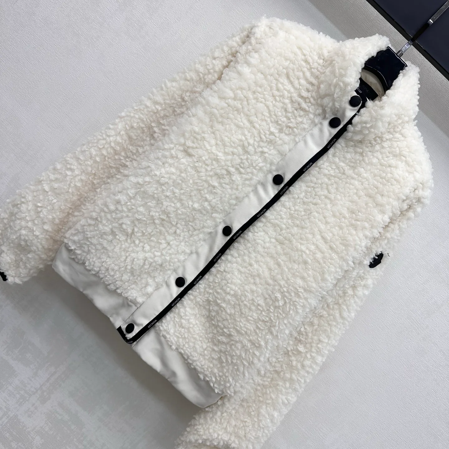 Women's Jackets And Down Jackets MONCLER 17927256