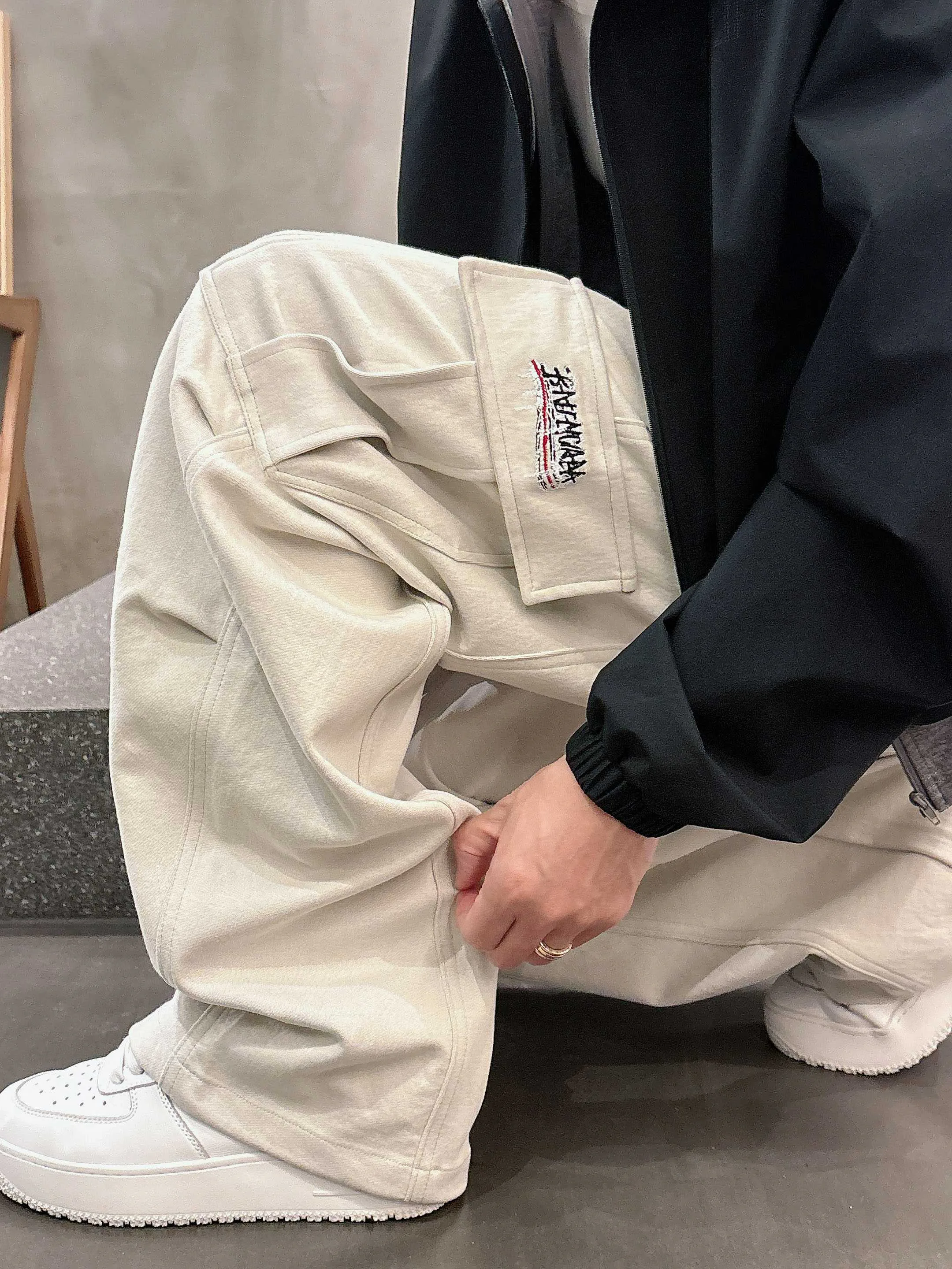 Men's Trousers BALENCIAGA 18368676