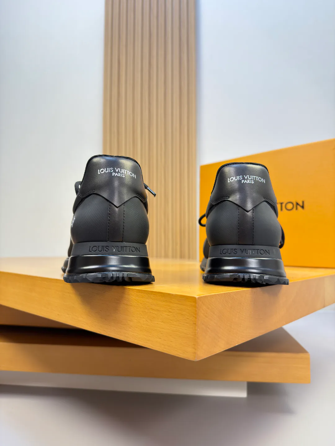 Men's Sneakers LOUIS VUITTON 17955084