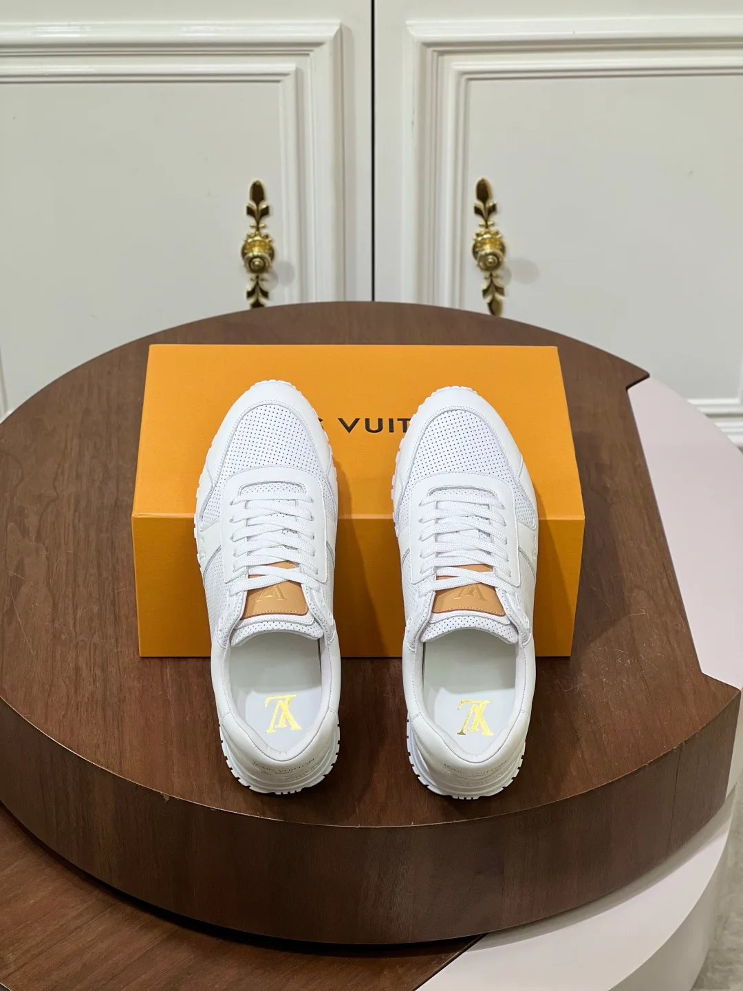 Men's Sneakers LOUIS VUITTON 18039348