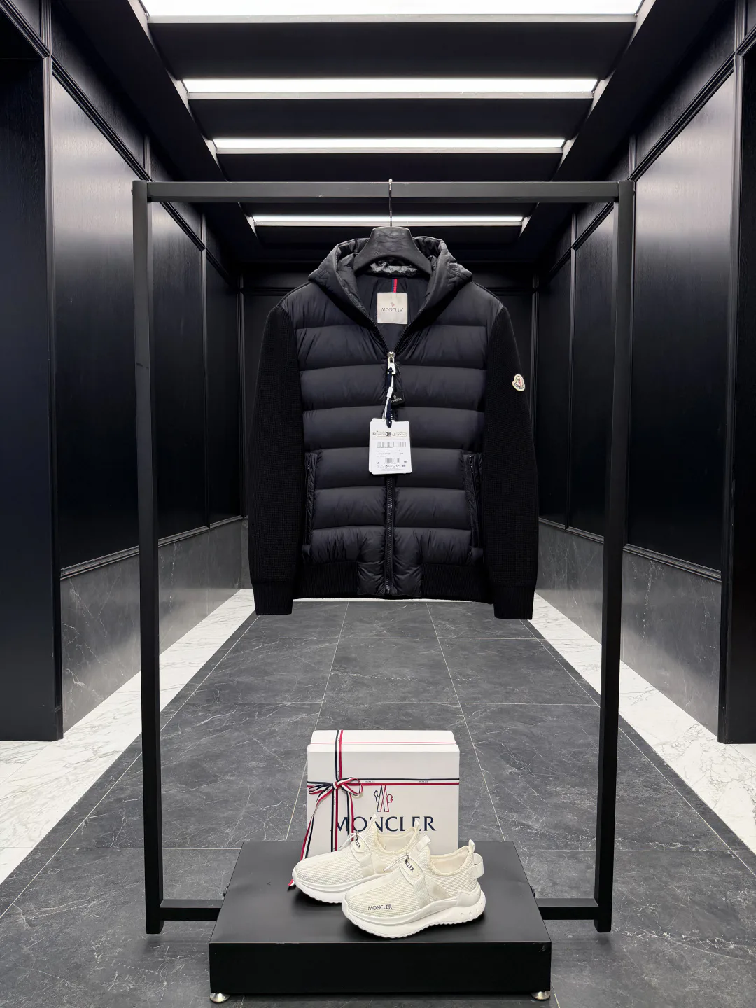 Men's Jackets And Down Jackets MONCLER 18416863
