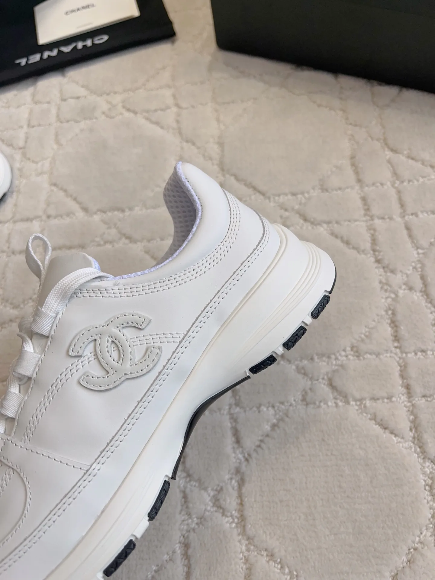 Women's Sneakers CHANEL 17936563