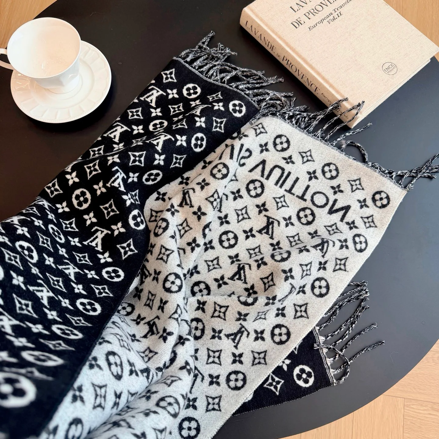 Scarves LOUIS VUITTON 18105495