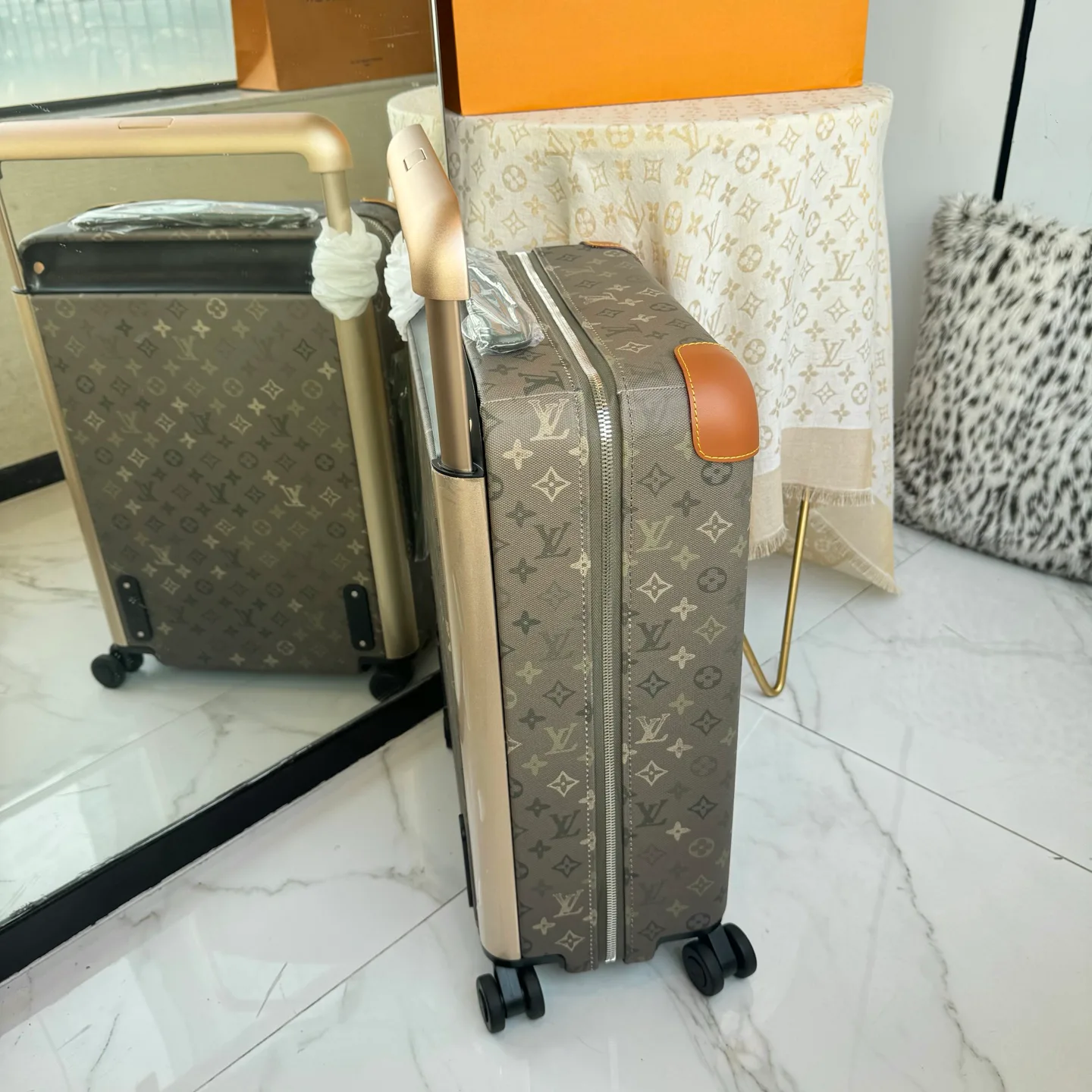 Suitcases LOUIS VUITTON 17675232