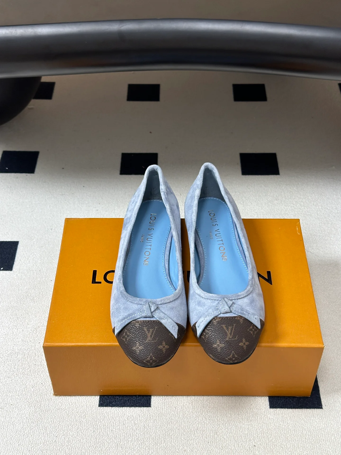 Women's Ballet Flats LOUIS VUITTON 18049406