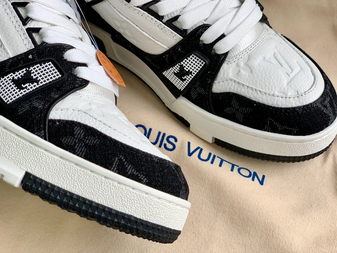 Women's Sneakers LOUIS VUITTON 18014129
