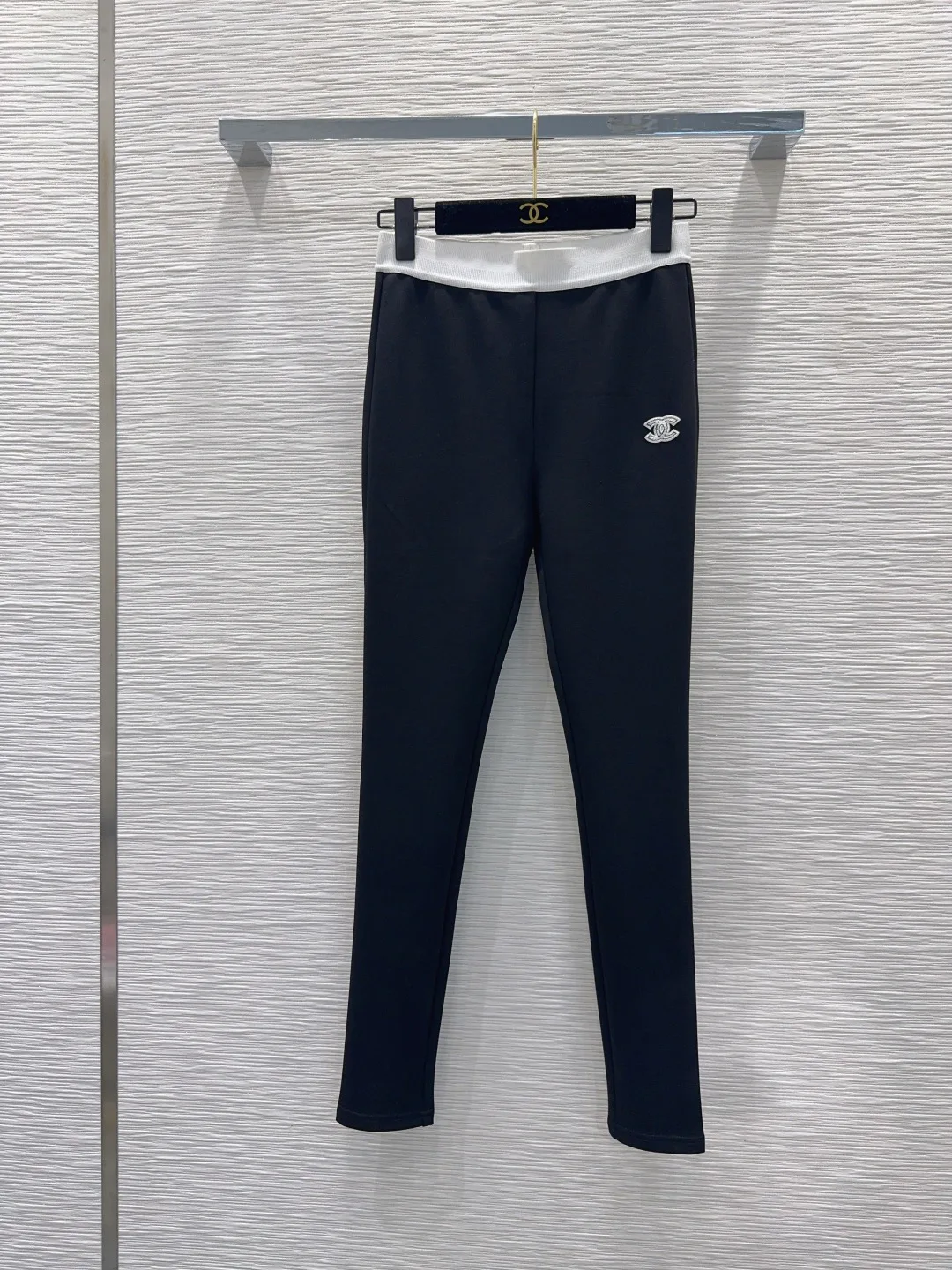 Women's Trousers CHANEL 18137936