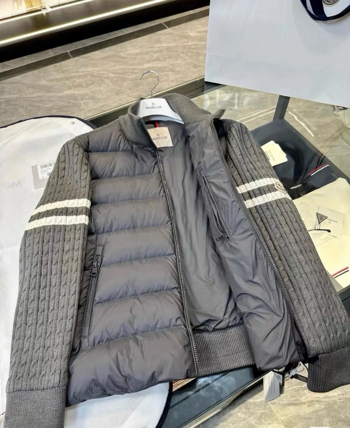 Women's Jackets And Down Jackets MONCLER 18131384