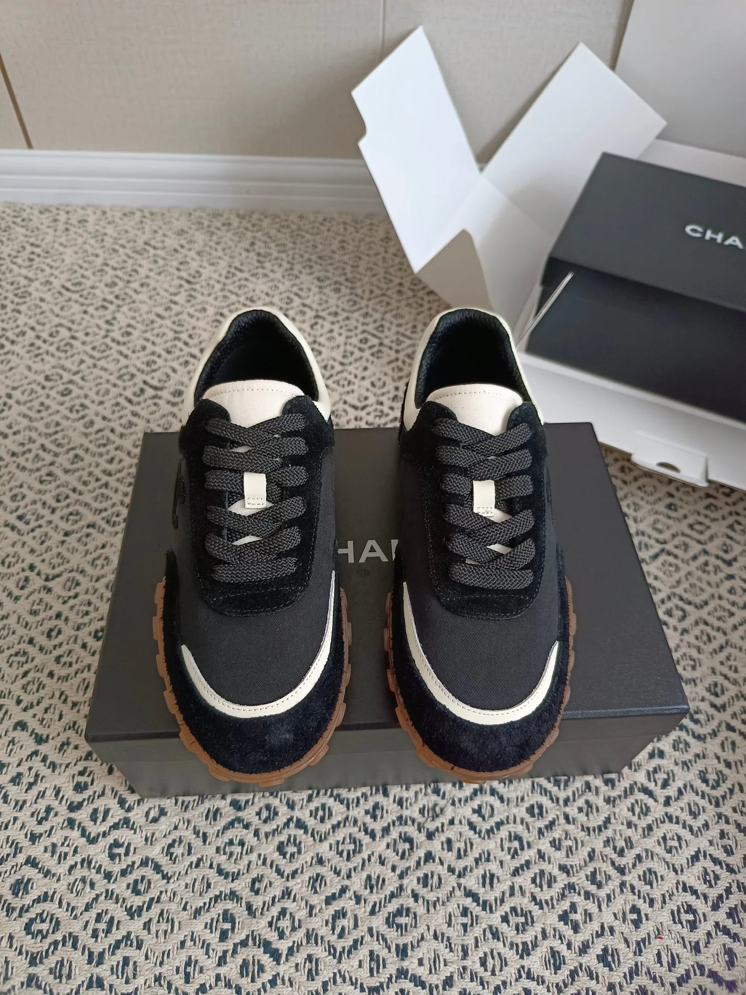 Women's Sneakers CHANEL 18475408