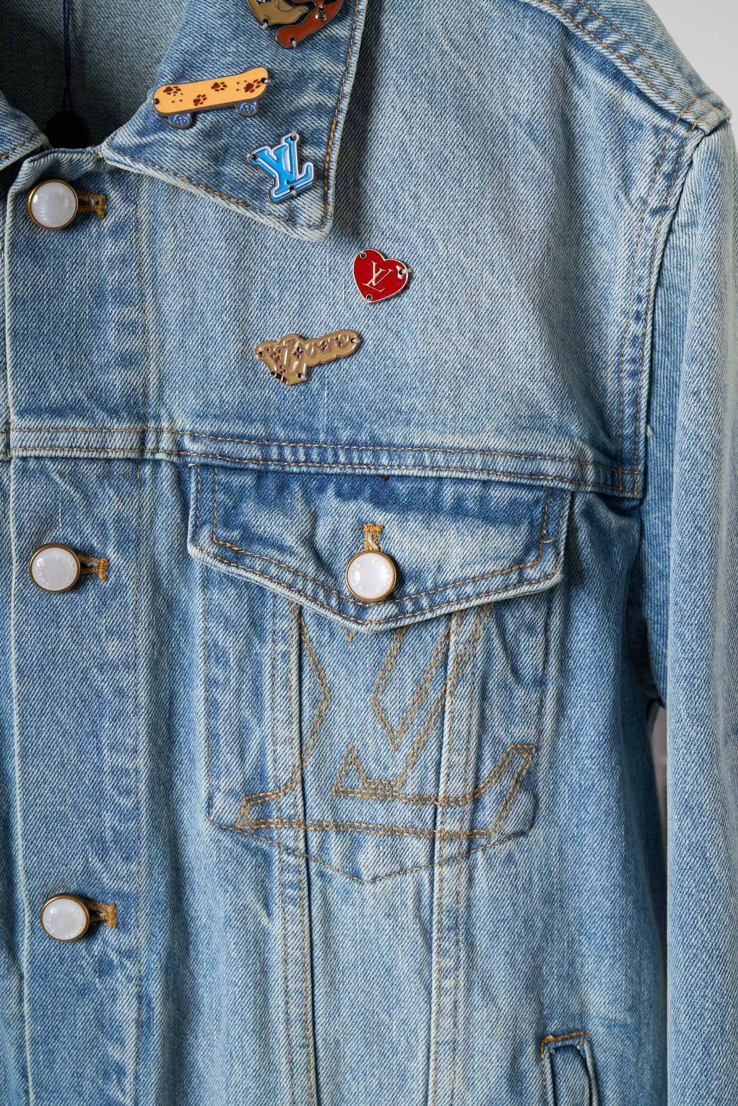 Men's Jackets And Down Jackets LOUIS VUITTON 18179049